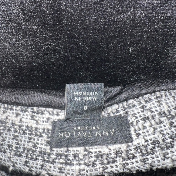 Ann Taylor Skirt Size 8 - Picture 2 of 2